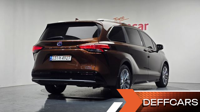 Toyota SIENNA 2.5 Hybrid 2WD купить на сайте DeffCars