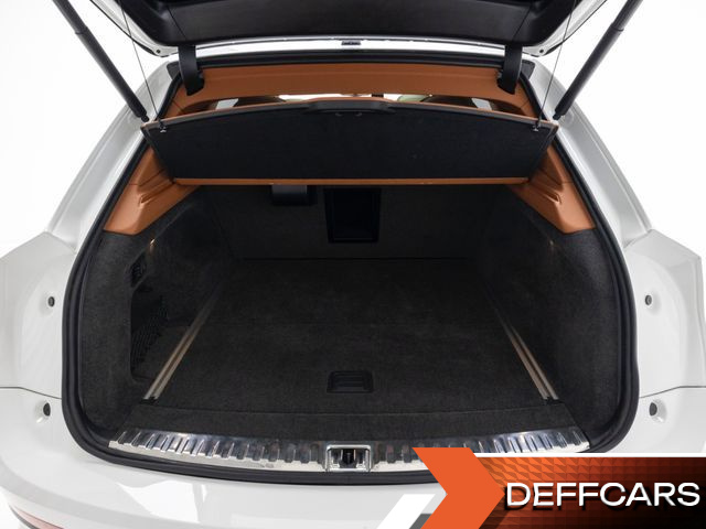 Bentley BENTAYGA 4.0 V8 EWB Azure купить на сайте DeffCars