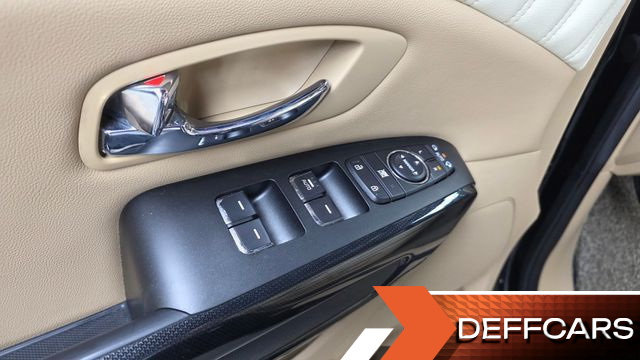 Kia CARNIVAL 9-Seater Hi-Limousine Prestige Hiroof купить на сайте DeffCars