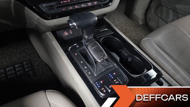 Kia CARNIVAL 7-seater Limousine President купить на сайте DeffCars
