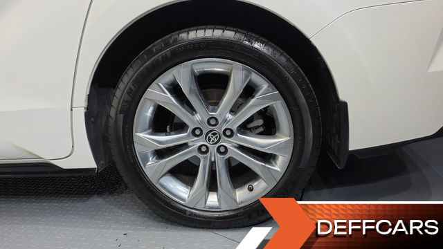 Toyota SIENNA 2.5 Hybrid 2WD купить на сайте DeffCars