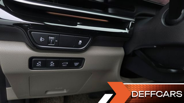 Kia CARNIVAL Gasoline 7-Seater Gravity купить на сайте DeffCars