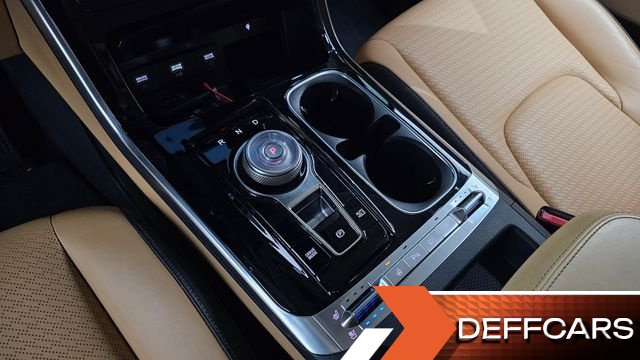 Kia CARNIVAL 7-Seater Signature купить на сайте DeffCars