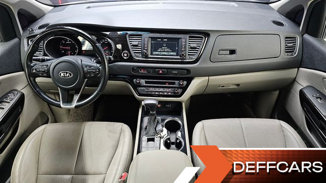 Kia CARNIVAL 7-Seater Limousine VIP купить на сайте DeffCars