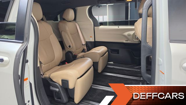 Toyota SIENNA 2.5 Hybrid 2WD купить на сайте DeffCars