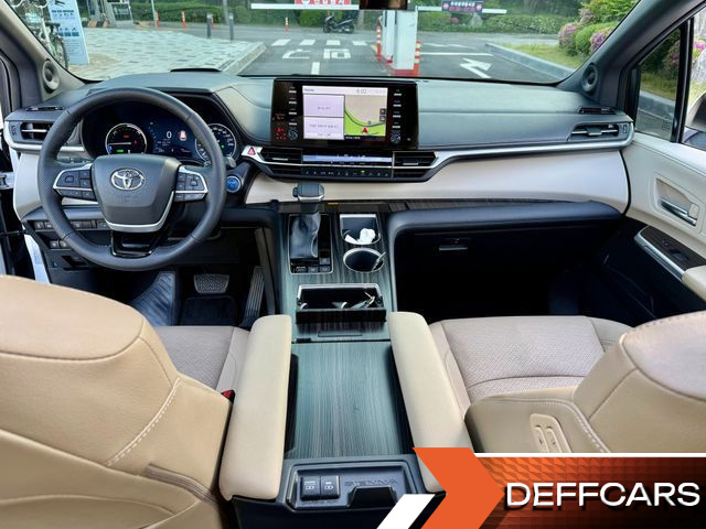 Toyota SIENNA 2.5 Hybrid 2WD купить на сайте DeffCars