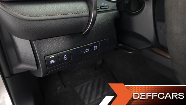 Toyota CAMRY 2.5 XLE Hybrid купить на сайте DeffCars