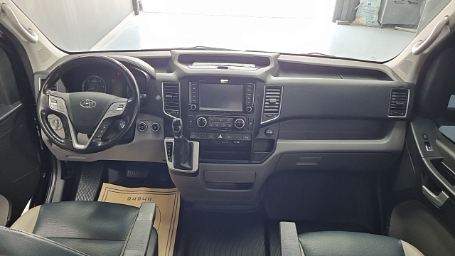 Hyundai SOLATI 15-seater Luxury купить на сайте DeffCars