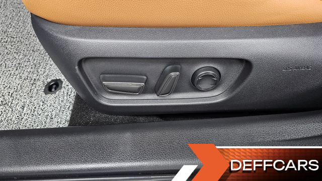 Toyota CAMRY 2.5 XLE Premium Hybrid купить на сайте DeffCars