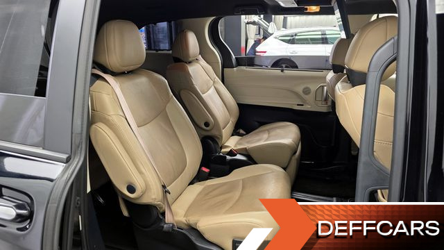 Toyota SIENNA 2.5 Hybrid 2WD купить на сайте DeffCars