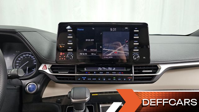 Toyota SIENNA 2.5 Hybrid 2WD купить на сайте DeffCars