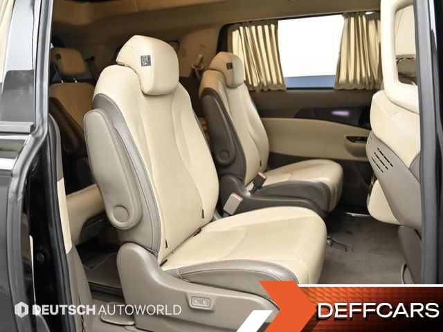 Kia CARNIVAL Gasoline 9-Seater Hi-Limousine Signature купить на сайте DeffCars