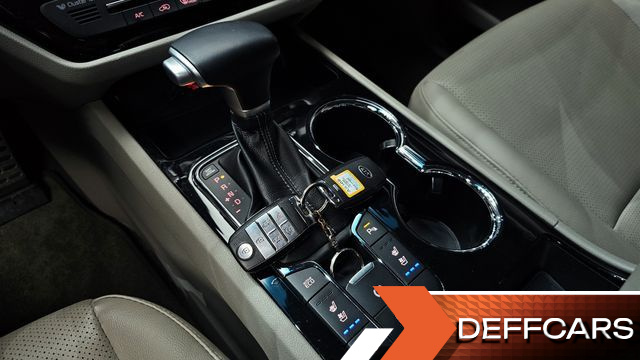 Kia CARNIVAL 9-Seater Prstige купить на сайте DeffCars