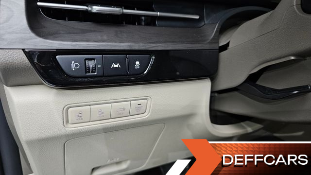 Kia CARNIVAL Gasoline 7-Seater Signature купить на сайте DeffCars