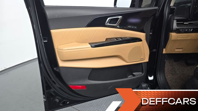 Kia CARNIVAL Gasoline 7-Seater Signature купить на сайте DeffCars