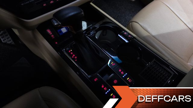 Kia CARNIVAL 9-Seater Hi-Limousine Noblesse Special купить на сайте DeffCars