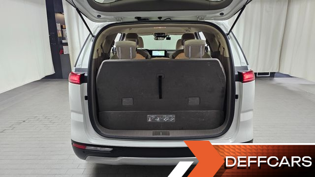 Kia CARNIVAL 9-Seater Prestige купить на сайте DeffCars