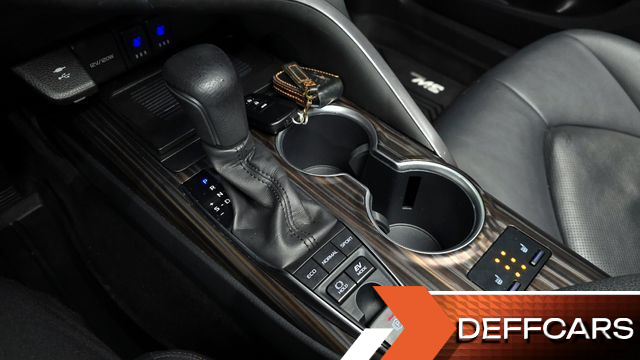 Toyota CAMRY 2.5 XLE Hybrid купить на сайте DeffCars