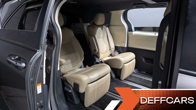 Toyota SIENNA 2.5 Hybrid 2WD купить на сайте DeffCars