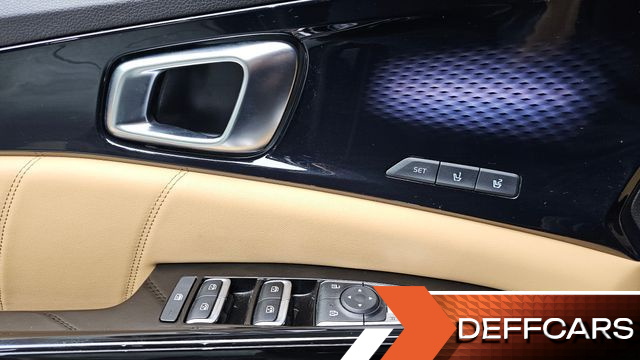 Kia CARNIVAL 9-Seater Signature купить на сайте DeffCars