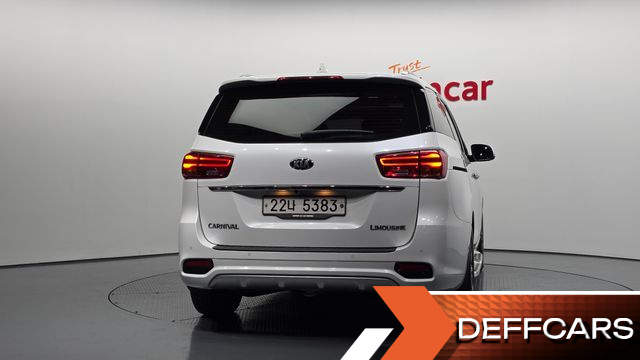 Kia CARNIVAL 7-Seater Limousine President купить на сайте DeffCars