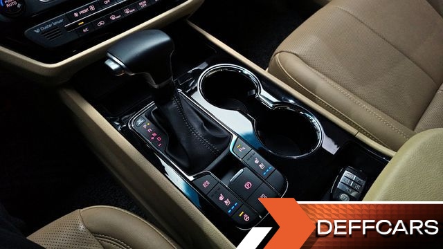 Kia CARNIVAL 9-Seater Noblesse купить на сайте DeffCars