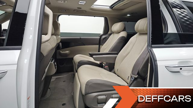 Kia CARNIVAL Gasoline 7-Seater Signature купить на сайте DeffCars