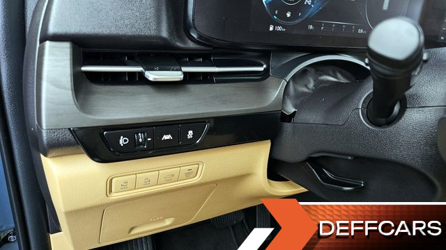 Kia CARNIVAL Gasoline 7-Seater Signature купить на сайте DeffCars
