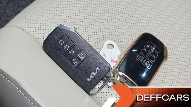 Kia CARNIVAL 7-Seater Signature купить на сайте DeffCars