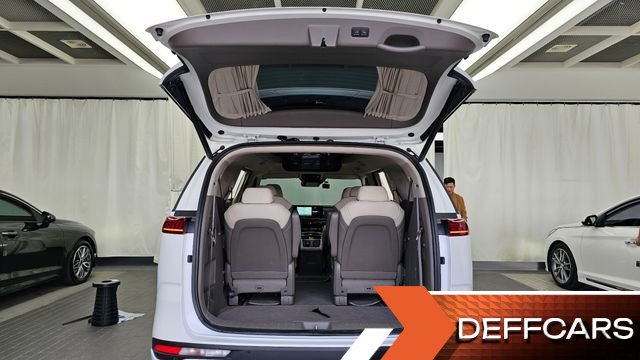 Kia CARNIVAL 9-Seater Hi-Limousine Signature купить на сайте DeffCars