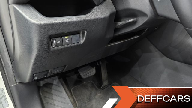 Toyota RAV4 2.5 2WD купить на сайте DeffCars