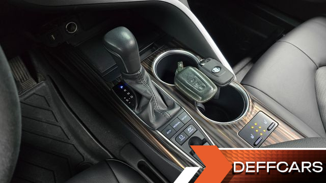 Toyota CAMRY 2.5 XLE Hybrid купить на сайте DeffCars