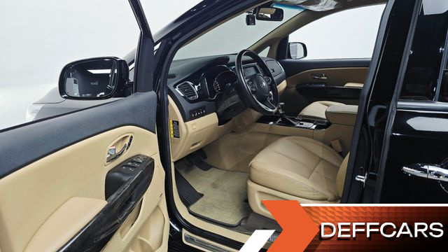 Kia CARNIVAL 9-Seater Hi-Limousine Noblesse Special купить на сайте DeffCars