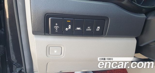 Kia CARNIVAL 9-Seater Noblesse Special купить на сайте DeffCars