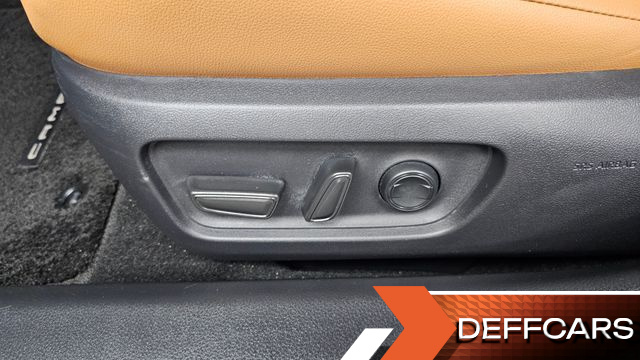 Toyota CAMRY 2.5 XLE Premium Hybrid купить на сайте DeffCars