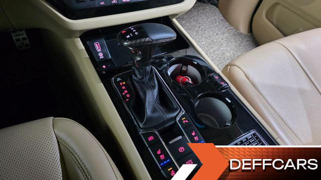 Kia CARNIVAL 9-Seater Hi-Limousine Noblesse Special купить на сайте DeffCars