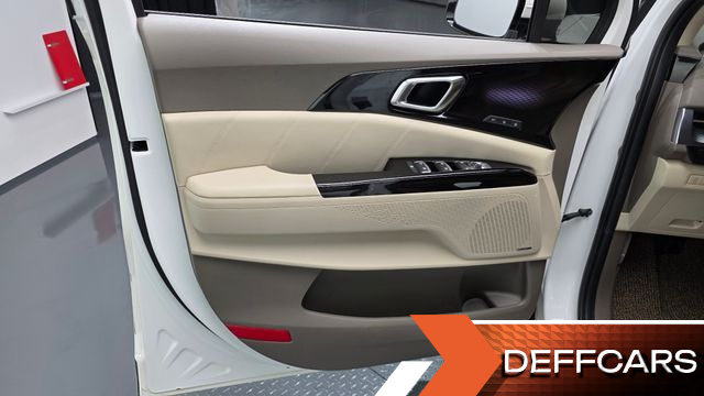 Kia CARNIVAL 9-Seater Hi-Limousine Signature купить на сайте DeffCars