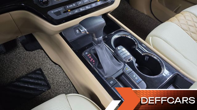 Kia CARNIVAL 9-Seater Hi-Limousine Prestige Hiroof купить на сайте DeffCars