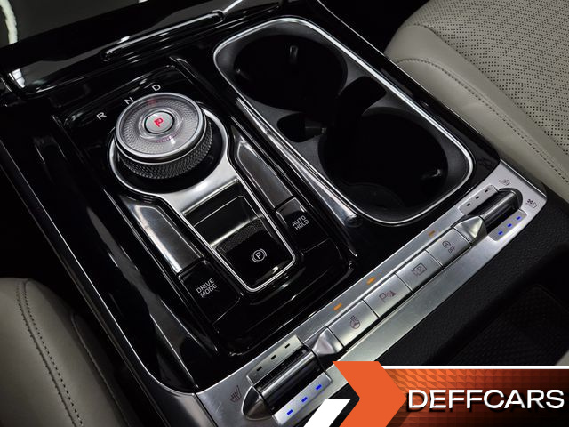 Kia CARNIVAL 7-Seater Signature купить на сайте DeffCars