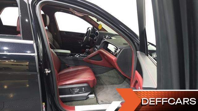 Bentley BENTAYGA 4.0 V8 Azure купить на сайте DeffCars