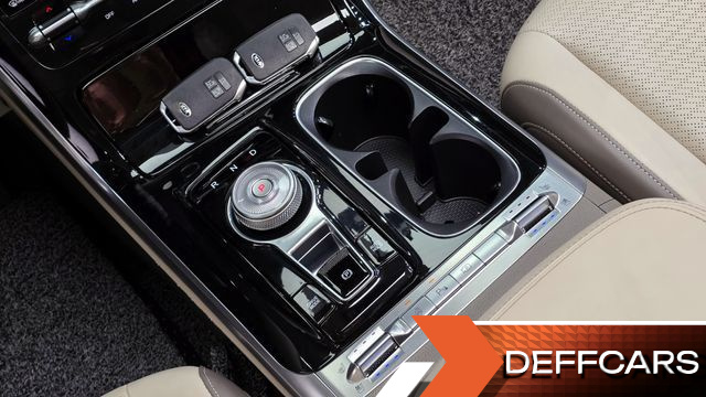 Kia CARNIVAL Gasoline 7-Seater Signature купить на сайте DeffCars