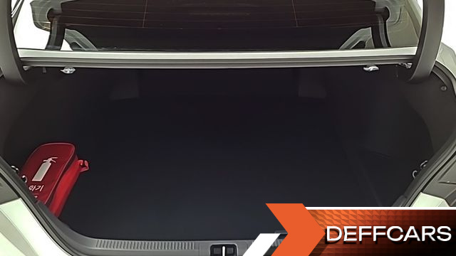 Toyota CAMRY 2.5 XLE Hybrid купить на сайте DeffCars