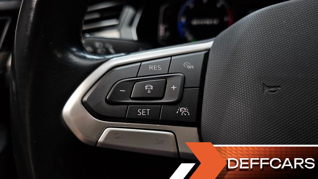 Volkswagen PASSAT 2.0 TDI Premium купить на сайте DeffCars