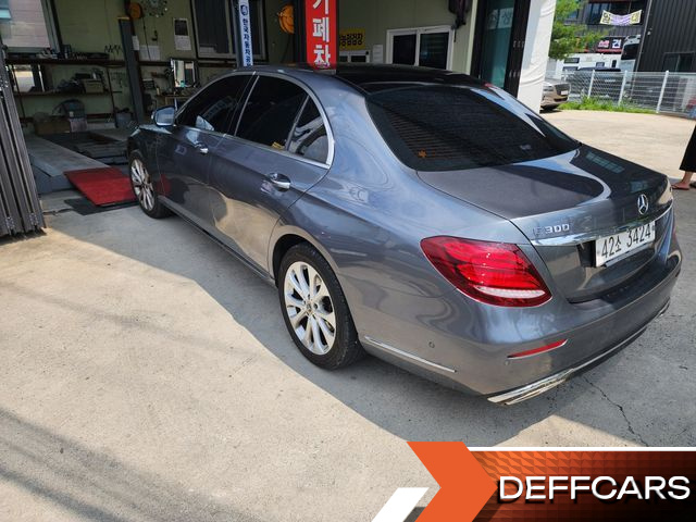 Mercedes E-CLASS E300 4MATIC Exclusive купить на сайте DeffCars