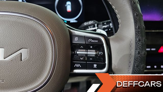 Kia CARNIVAL Gasoline 7-Seater Signature купить на сайте DeffCars