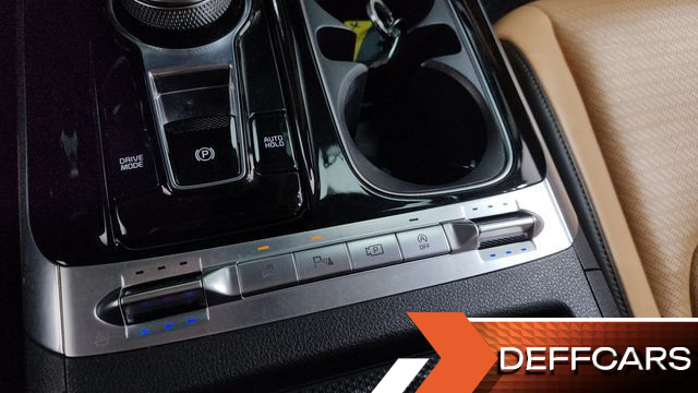 Kia CARNIVAL 7-Seater Signature купить на сайте DeffCars
