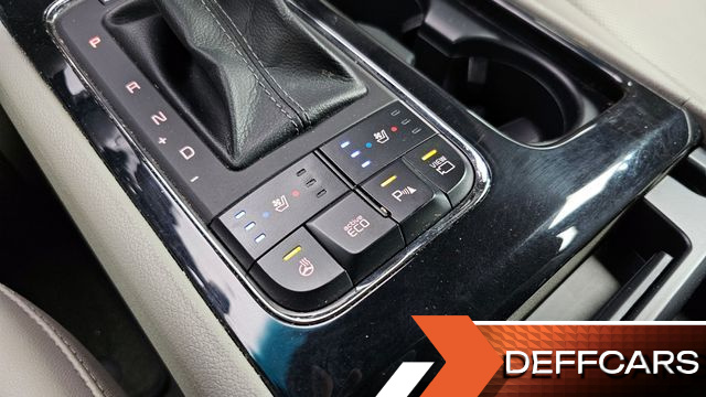 Kia CARNIVAL 9-Seater Noblesse Special купить на сайте DeffCars