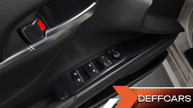 Toyota CAMRY 2.5 XLE Hybrid купить на сайте DeffCars