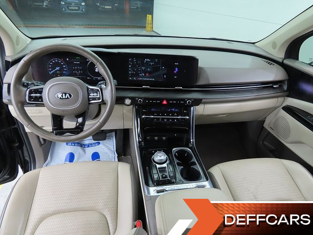Kia CARNIVAL 9-Seater Signature купить на сайте DeffCars