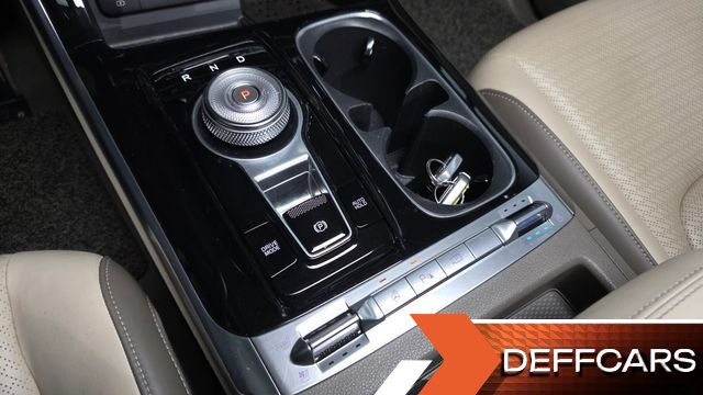 Kia CARNIVAL Gasoline 9-Seater Signature купить на сайте DeffCars